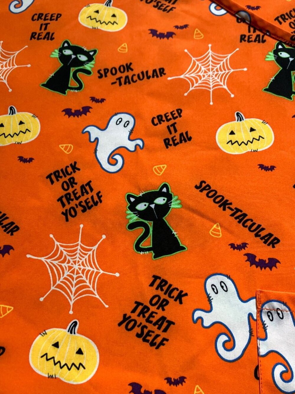 Halloween Spooky Scrub Top Medical Nursing Uniform Print Cats Ghosts Pumpkins M